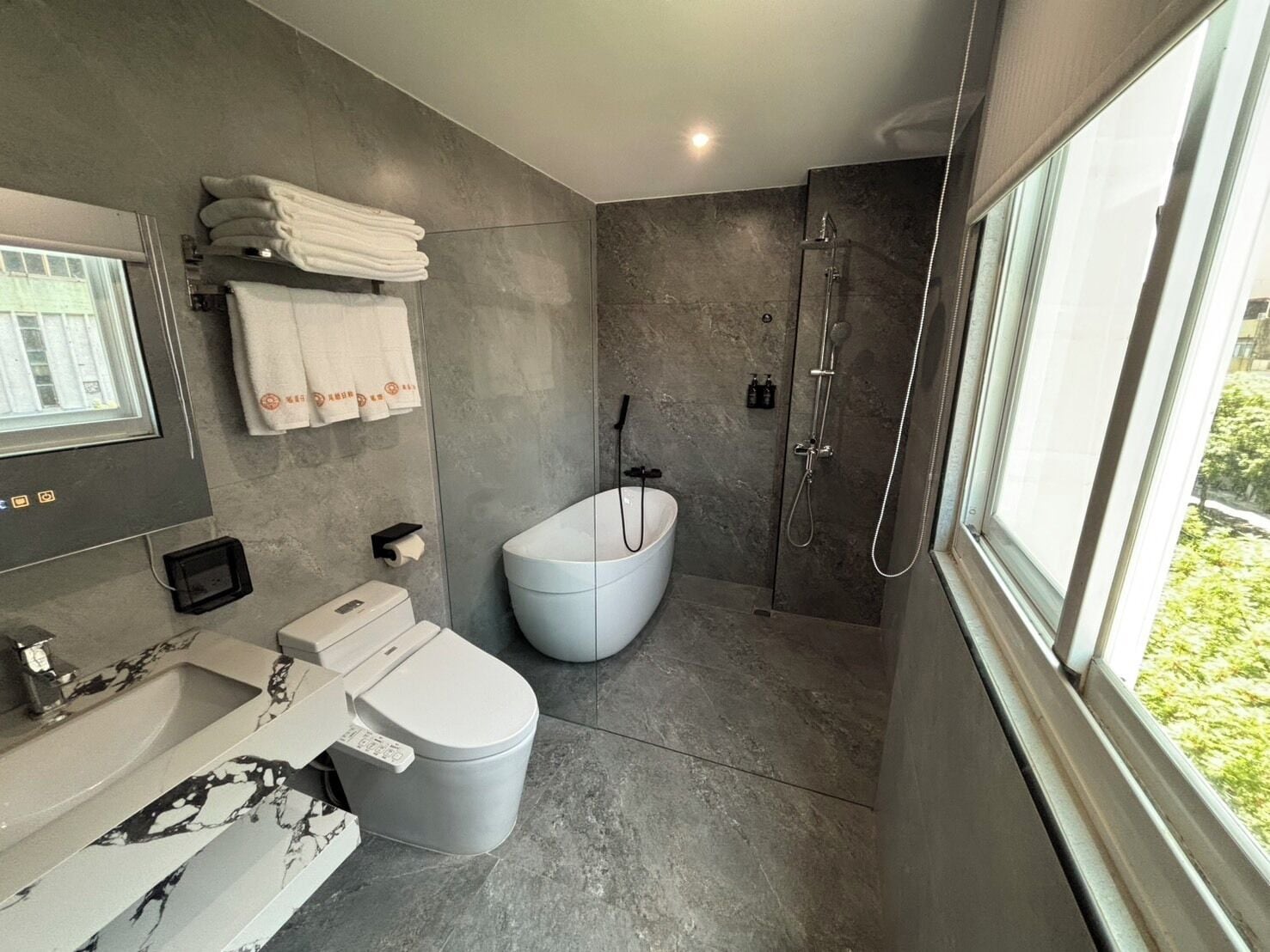 Superior Quadruple Room | Bathroom | Hair dryer, slippers, towels, shampoo