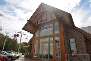 A building with a sign that reads 'ANKEESTA'. - Fall Family Retreat | New Cabin Near Gatlinburg (Sevierville)