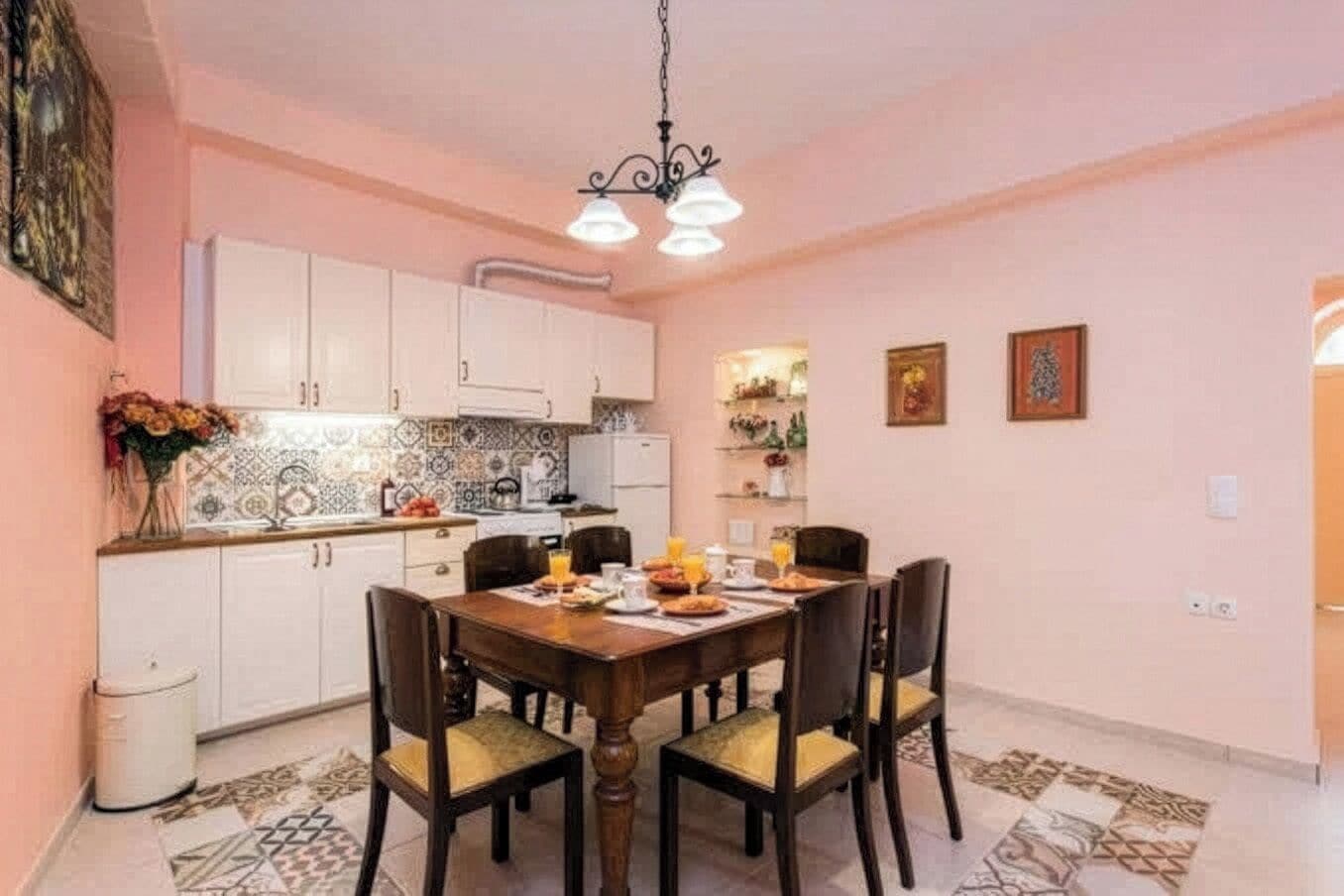 Family Apartment, City View | Private kitchen