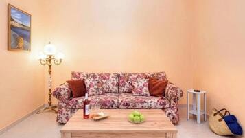 Family Apartment, City View | Living area | Printers