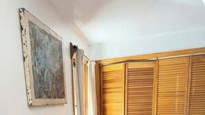 Unclassified image, 2 of 14, button - 2nd floor flat in the Midtown Arts District (Kingston)
