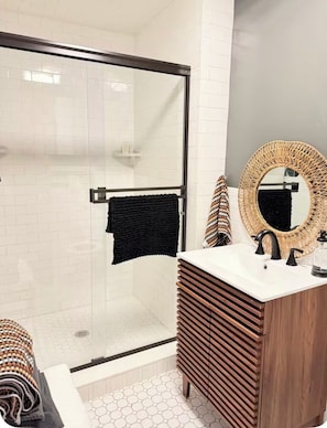 Bathroom - 2nd floor flat in the Midtown Arts District (Kingston)