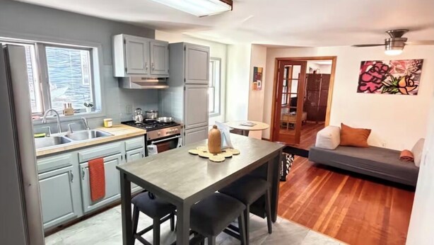 Unclassified image, 1 of 14, button - 2nd floor flat in the Midtown Arts District (Kingston)