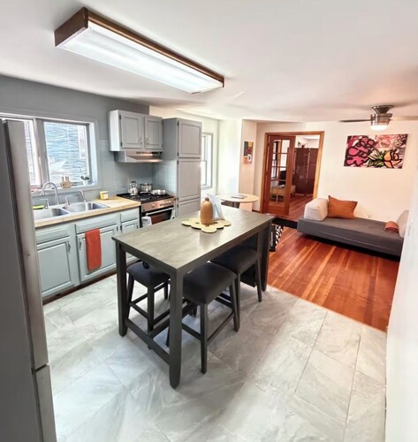 2nd floor flat in the Midtown Arts District