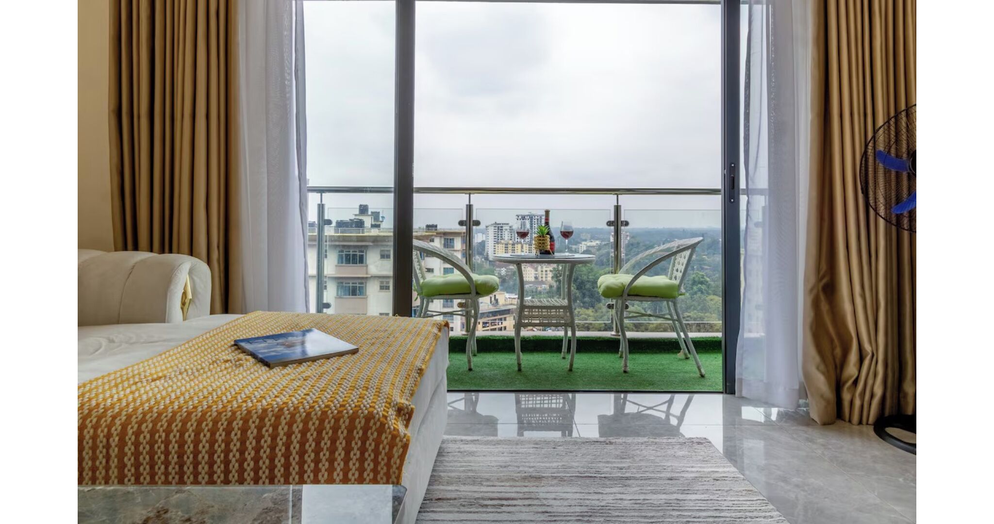 Deluxe-Apartment, Balkon, Stadtblick | Kostenloses WLAN