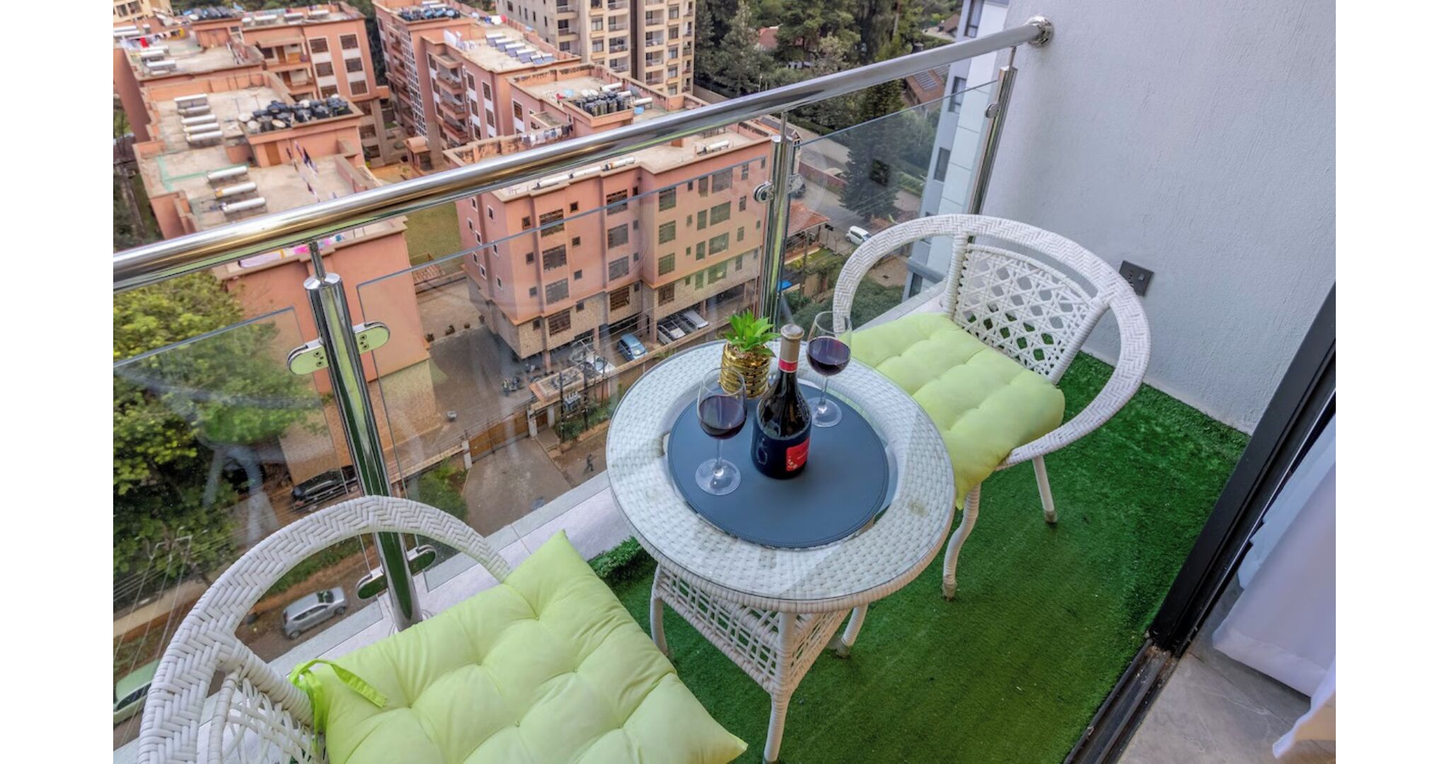 Deluxe-Apartment, Balkon, Stadtblick | Speisen im Freien