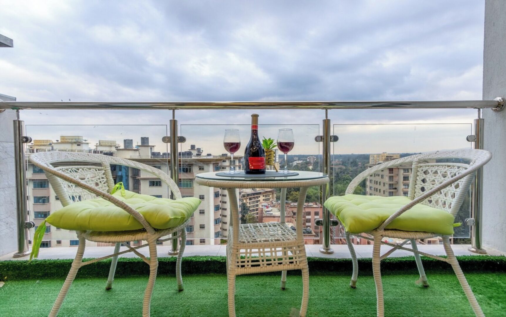 Appartement Deluxe, balcon, vue ville | Restauration extérieure