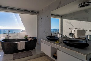 Bathroom - Vrbo Property (NOSY BE)
