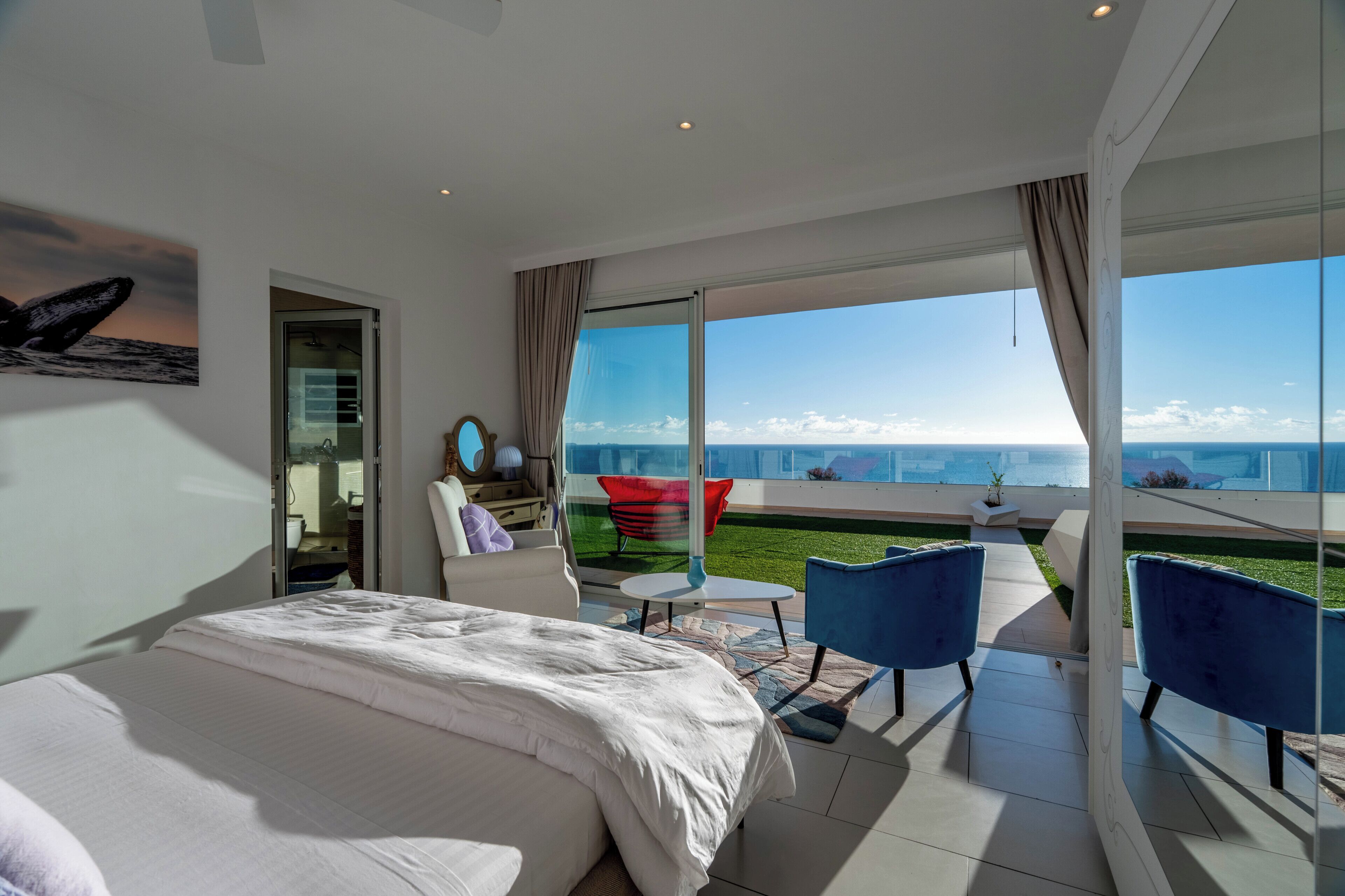 5 bedrooms, iron/ironing board, internet, bed sheets
