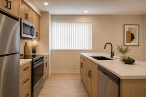 Basic-Zimmer, Stadtblick | Eigene Küche | Kühlschrank, Mikrowelle, Ofen, Herdplatte