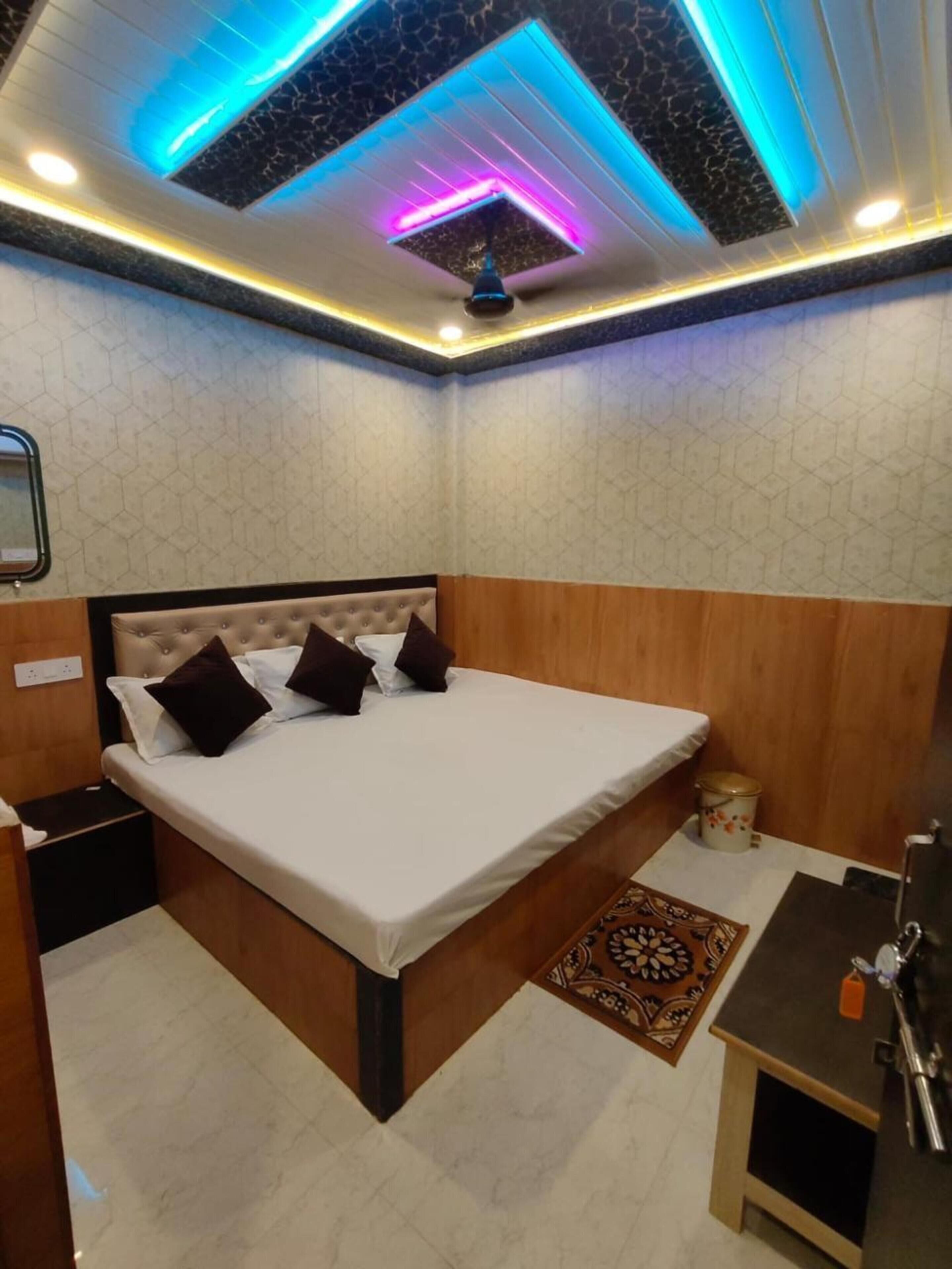 Dreibettzimmer | Zustellbetten, Bettwäsche