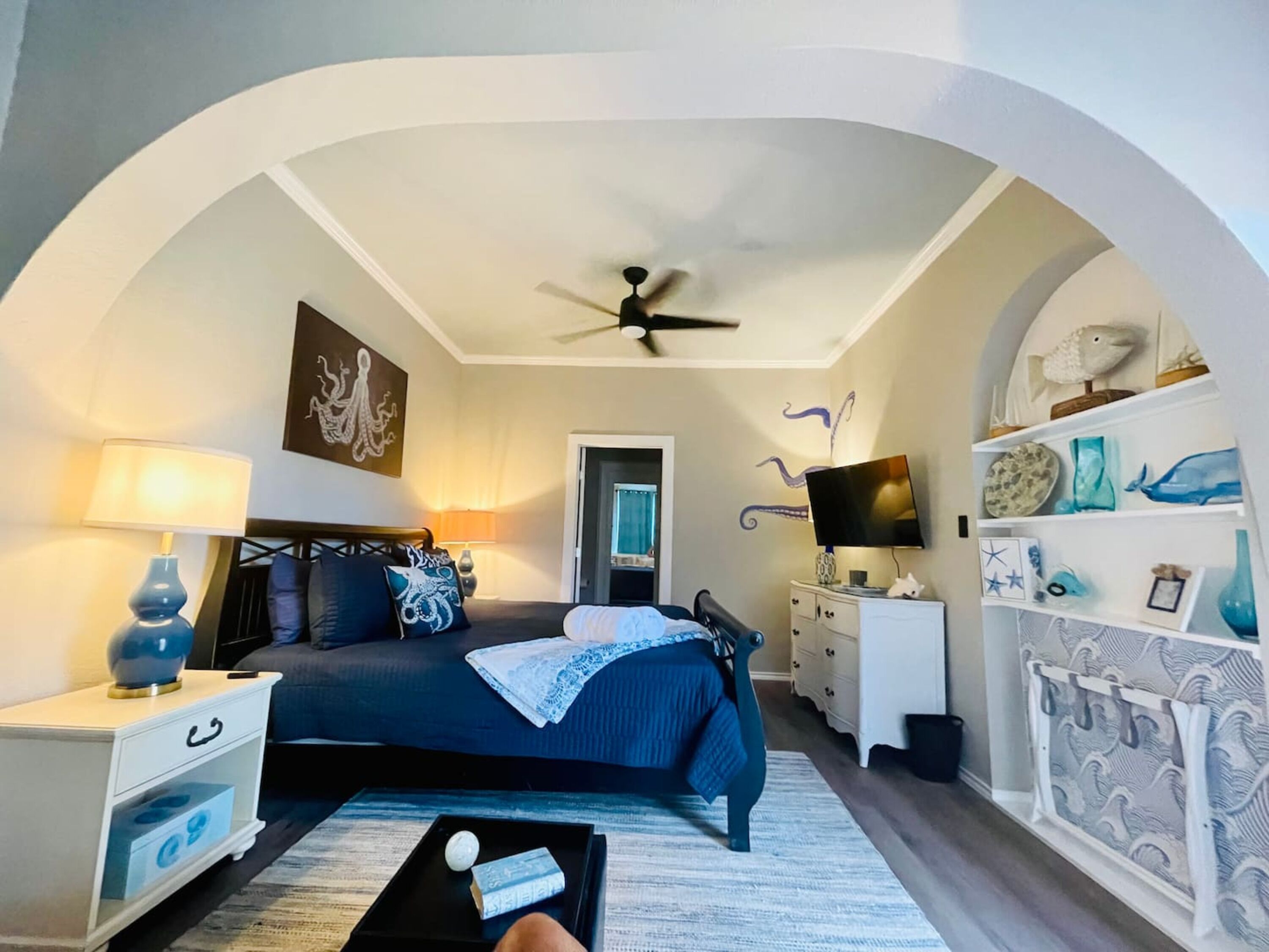 Exclusive Studio, 1 King Bed, Kitchen | Individually decorated, individually furnished, free WiFi, bed sheets