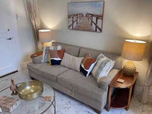Premium Condo, 1 Bedroom | Living room - Stylish Condos in Galveston (Galveston)