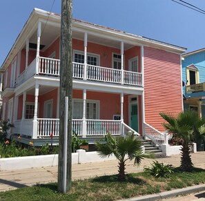 Front of property - Stylish Condos in Galveston (Galveston)
