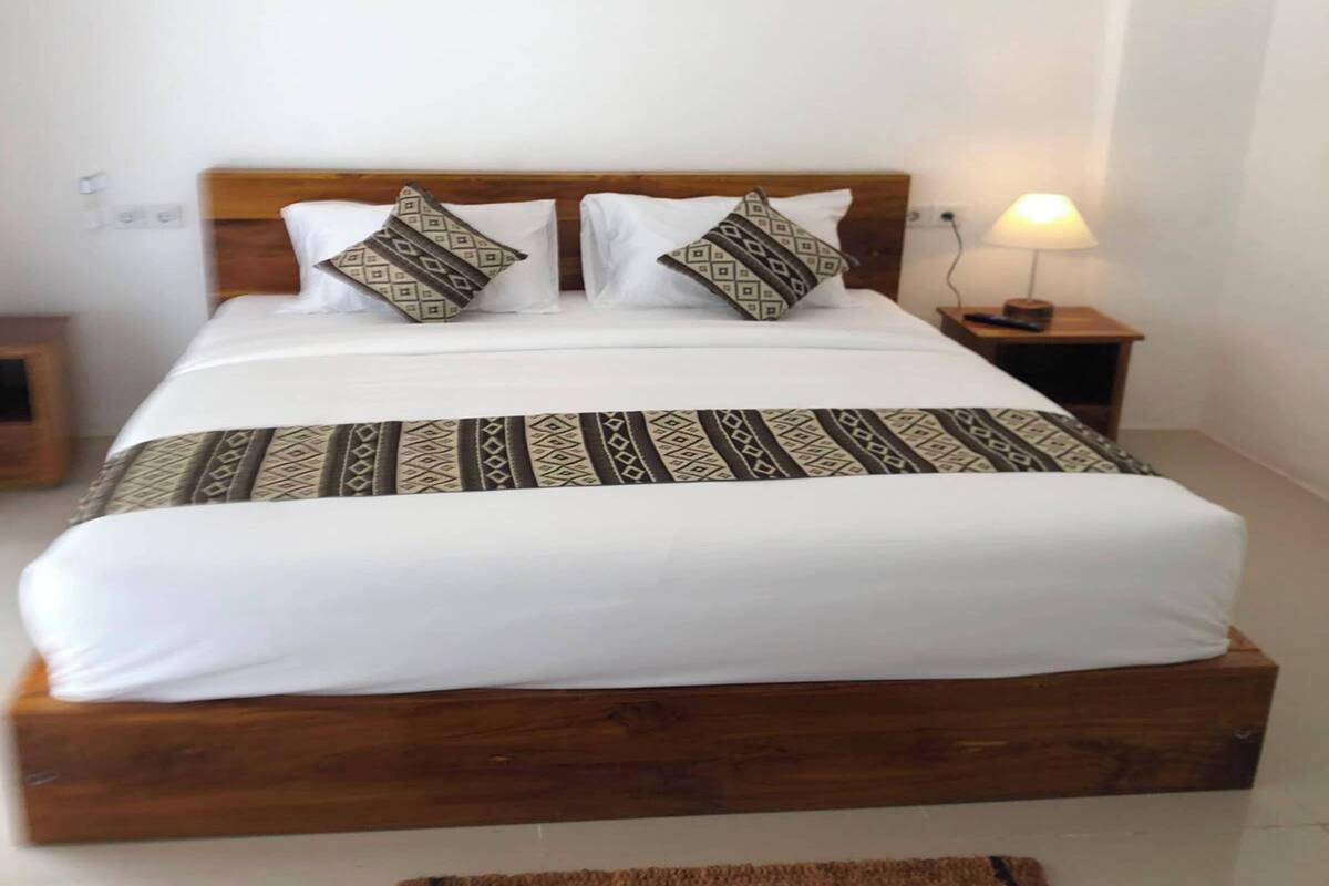 Superior Double Room | Desk, bed sheets