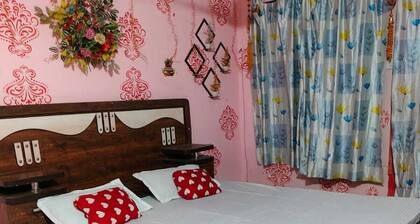 Revivo Radhe Krishna Guest House