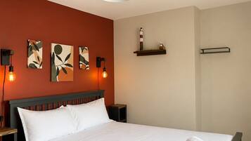 Iron/ironing board, Internet, bed sheets