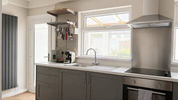 Fridge, microwave, oven, coffee/tea maker