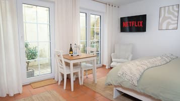 WiFi, bed sheets