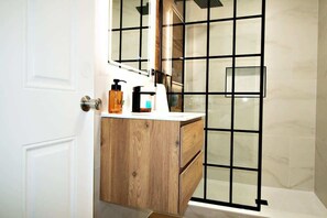 Shower, hair dryer, towels, shampoo
