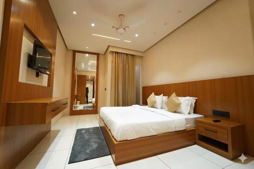 HOTEL THE REPUBLIC