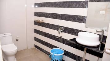 Deluxe Room | Bathroom