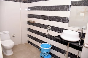 Habitación Deluxe | Baño | Ducha y cabezal de ducha tipo lluvia