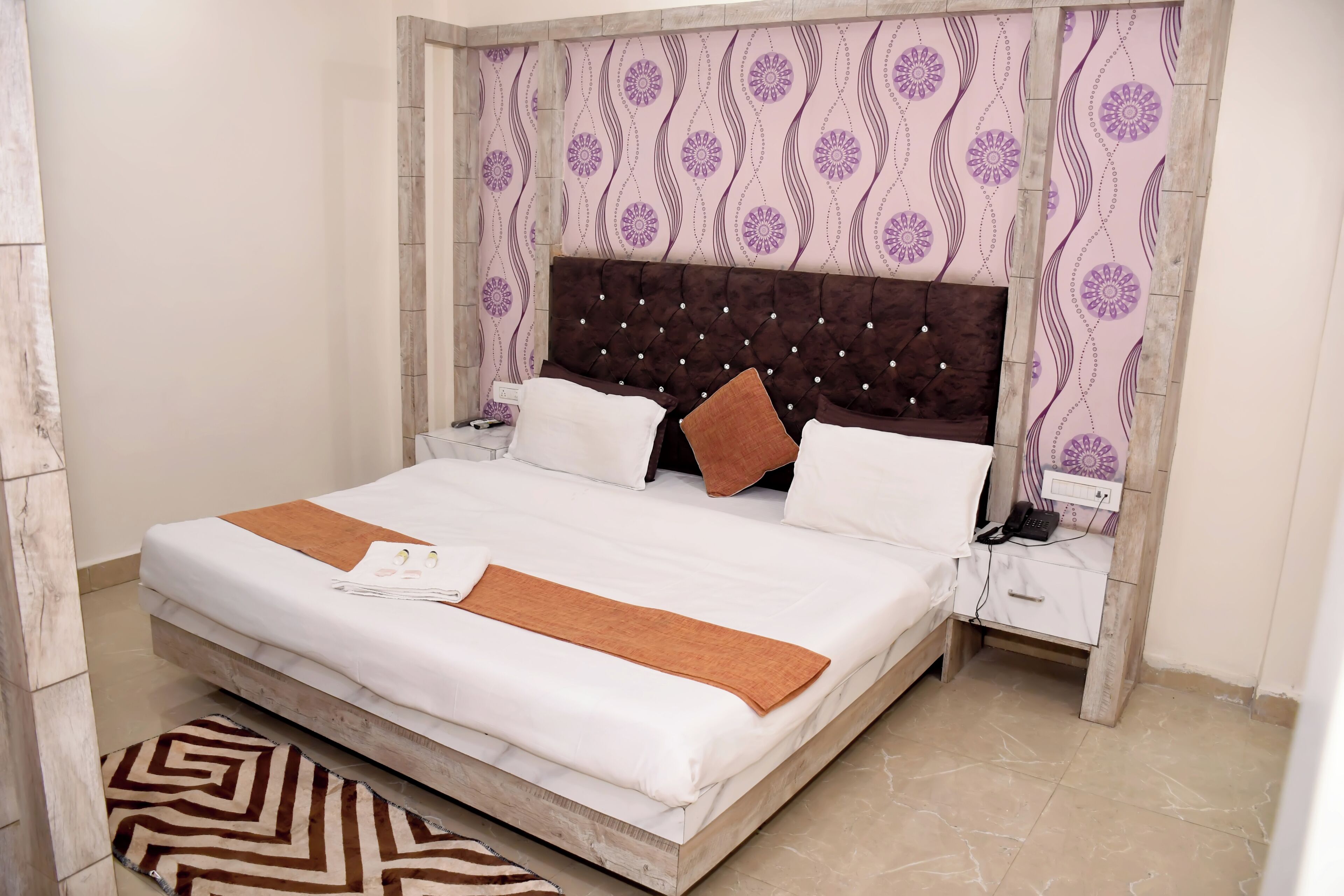 Egyptian cotton sheets, premium bedding, memory foam beds, desk