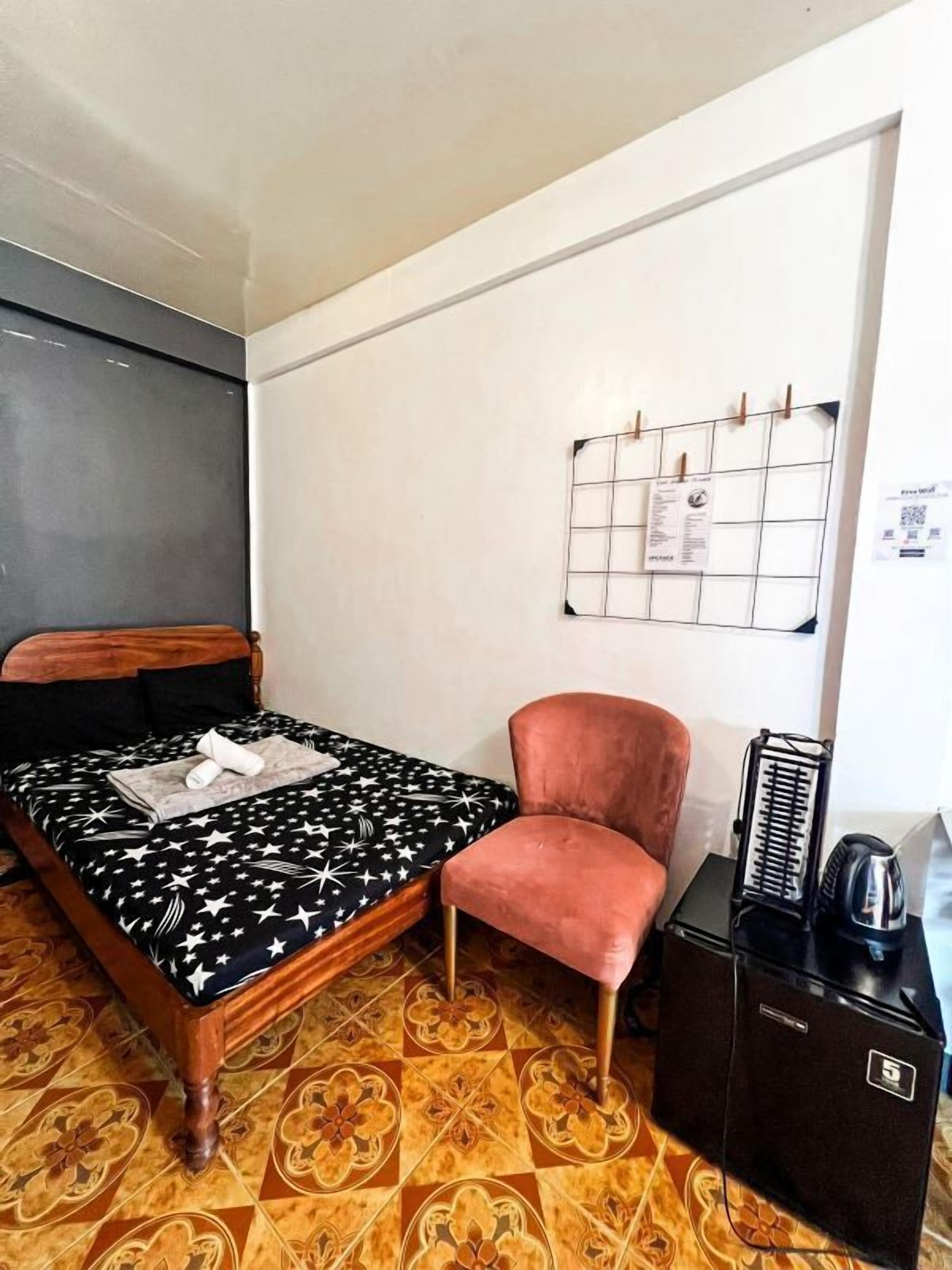 Desk, WiFi (free), bed sheets