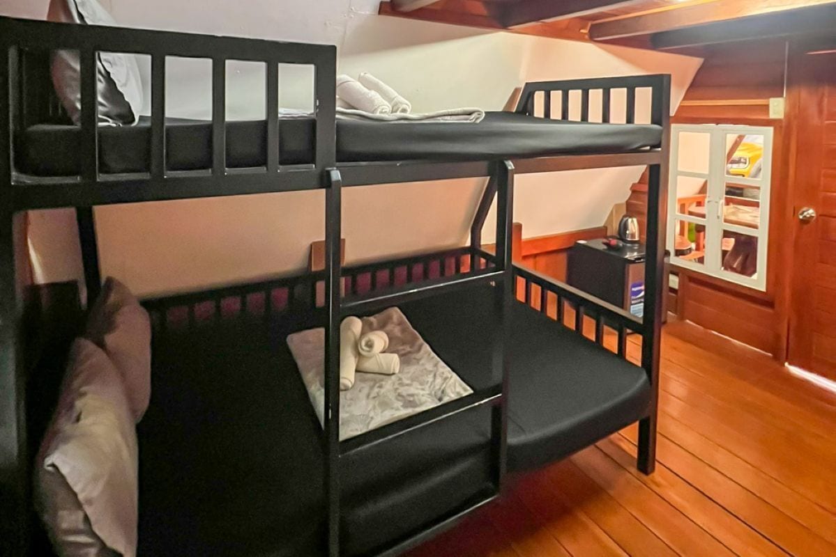 Family Room | Desk, free WiFi, bed sheets