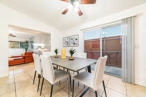 Dining - Poolside Chic: Large Group Getaway! Wow (Tucson)