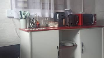 Apartment, 1 Bedroom, Garden View | Interior