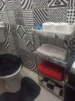 Apartment, 1 Bedroom, Garden View | Bathroom