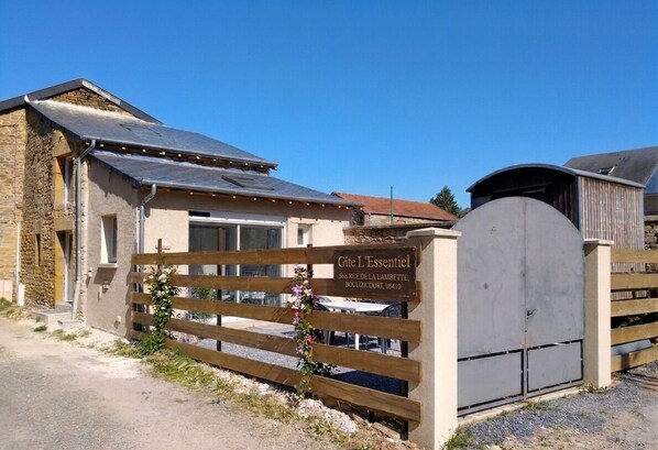 Exterior - Vrbo Property (Boulzicourt)