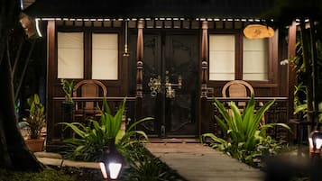 Deluxe Room | Terrace/patio