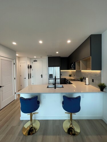 FIFA World Cup HQ, Luxury King 1bdrm condo, OpenBar-Skyline view
