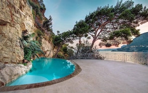 Pool - Cliff Edge Villa (Cap-d'Ail)