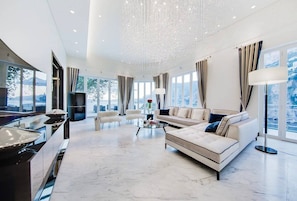 Living area - Cliff Edge Villa (Cap-d'Ail)