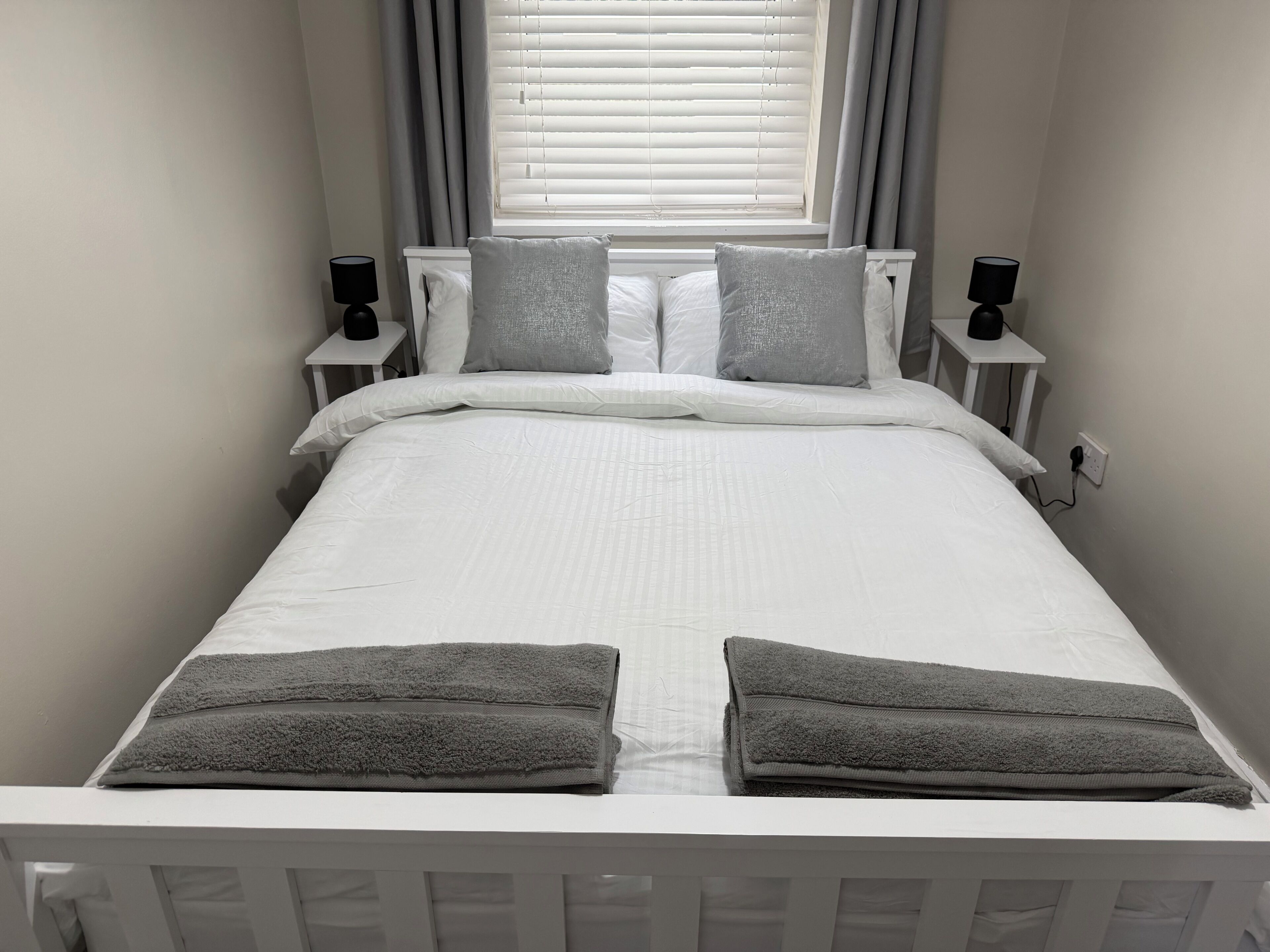 3 室のベッドルーム、アイロン / アイロン台、WiFi、ベッドシーツ. 3 bedroom house, perfect for families, groups or contractors