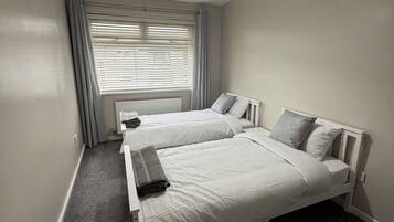 3 bedrooms, iron/ironing board, WiFi, bed sheets