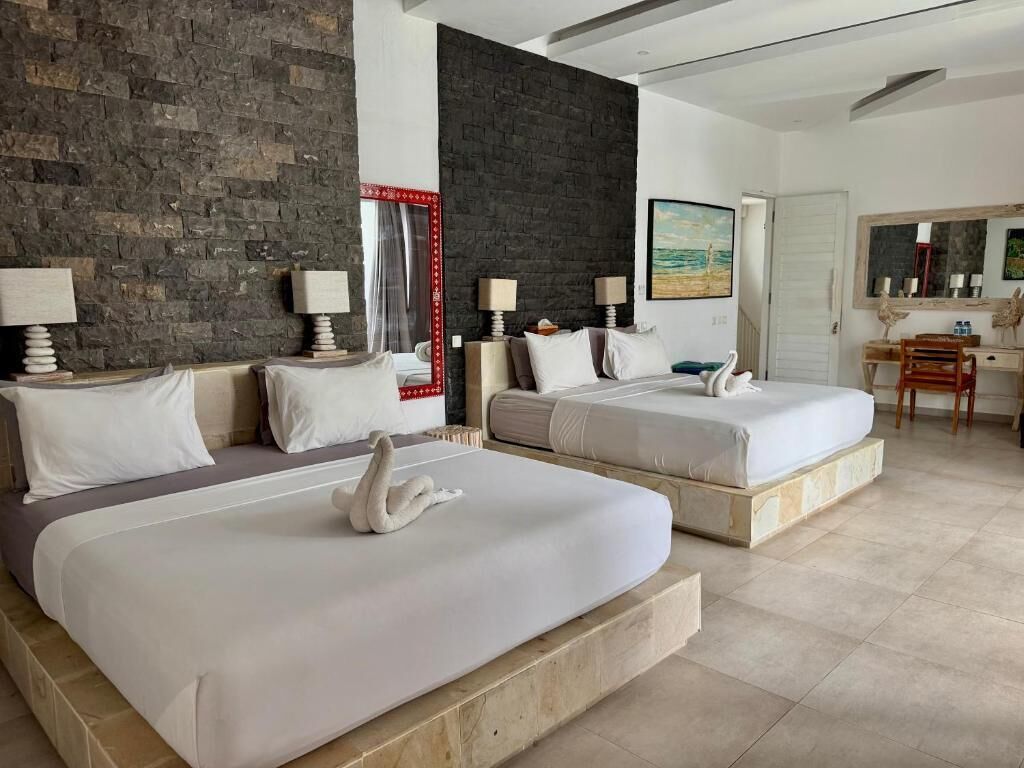 Habitación familiar, 2 camas Queen size, vista a la alberca | Escritorio y wifi gratis 