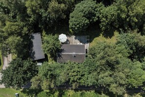 Exterior - Authentic wooden house with wild garden (Grevinge)