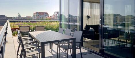Apartment | Outdoor dining
