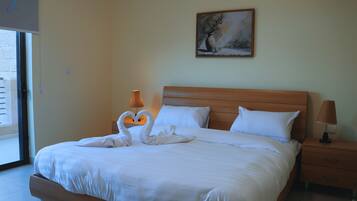 Iron/ironing board, WiFi, bed sheets