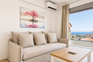 Dúplex de lujo, vistas al mar | Escritorio, espacio para trabajar con un portátil, wifi gratis