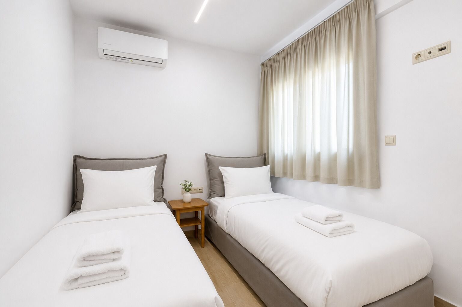 Luxury-Maisonette, Meerblick | Schreibtisch, laptopgeeigneter Arbeitsplatz, kostenloses WLAN