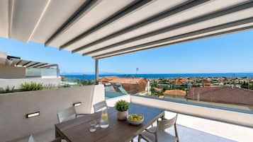 Dúplex de lujo, vistas al mar | Terraza o patio