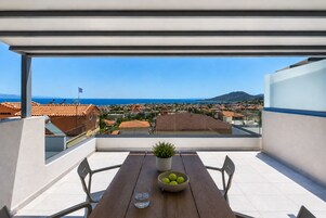 Dúplex de lujo, vistas al mar | Terraza o patio