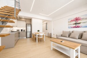 Dúplex de lujo, vistas al mar | Escritorio, espacio para trabajar con un portátil, wifi gratis
