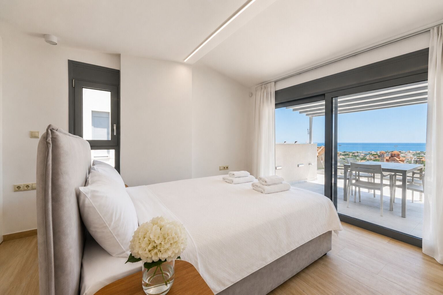 Luxury-Maisonette, Meerblick | Schreibtisch, laptopgeeigneter Arbeitsplatz, kostenloses WLAN